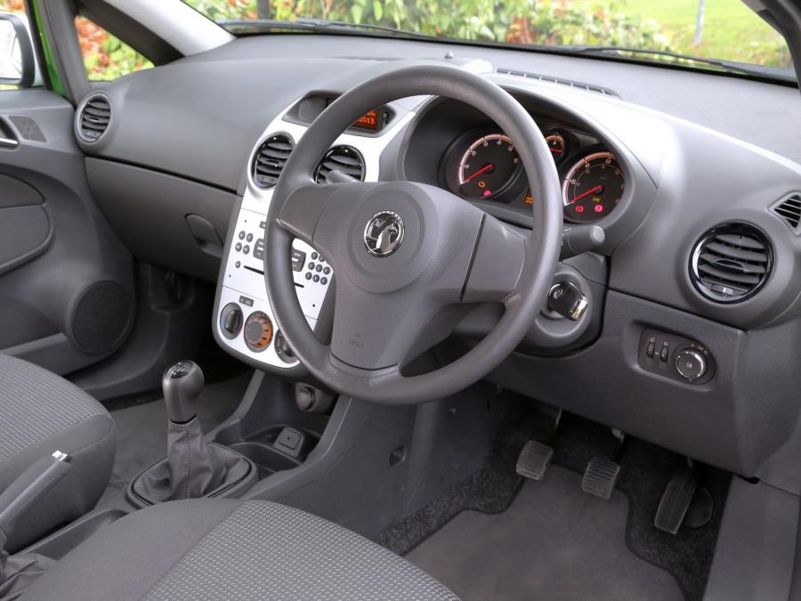  Vauxhall Corsa Sting 2013 года  (фото 7 из 18)
